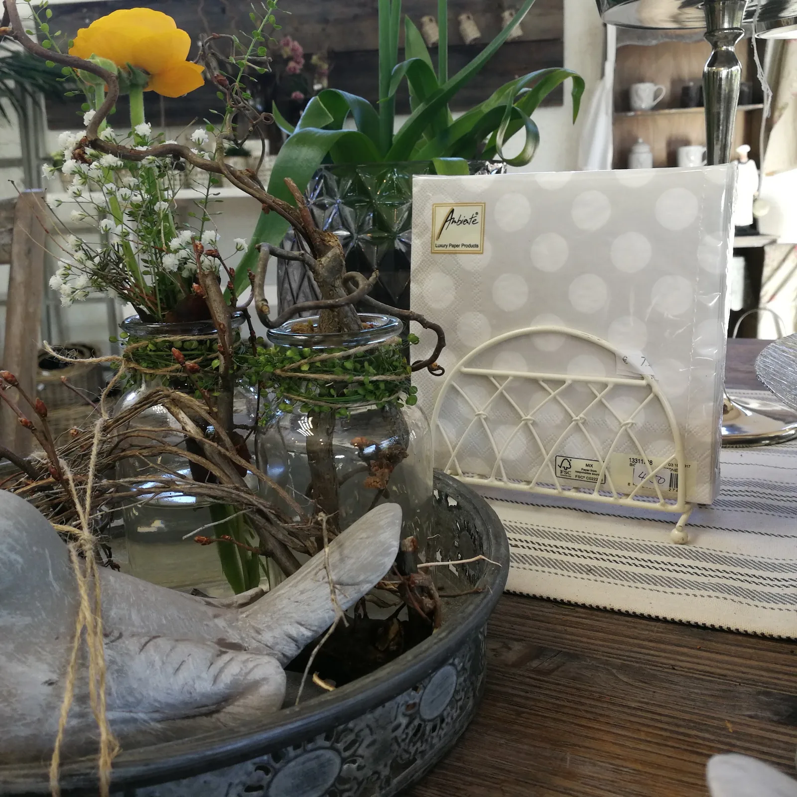 Florales Tischarrangement von Blumen Wanger